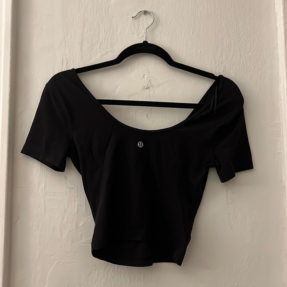 Tops Lululemon Women’s Fitted Cropped Short SleeveColor: Black Size S